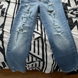 H&M size 26 high waist / ankle length. Ripped front. Brand new tags on